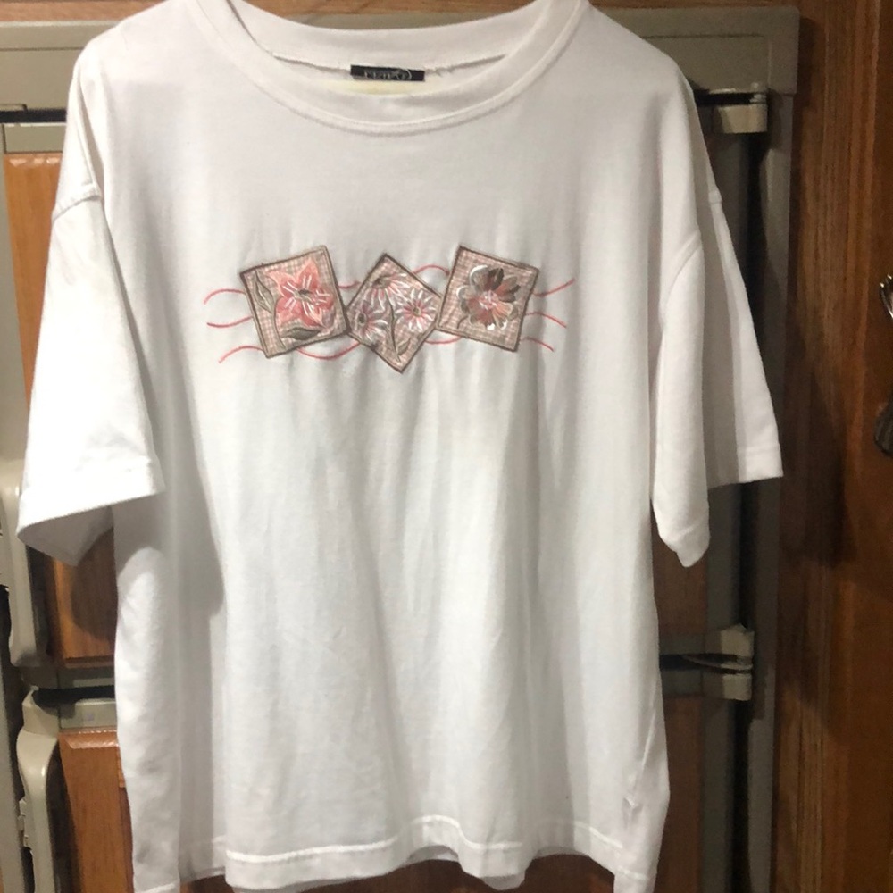 🛍Erika‎ T-Shirt with peach and tan floral embroidery